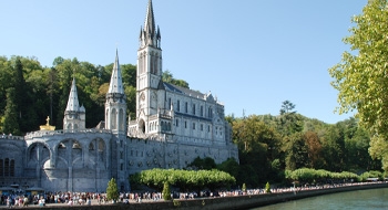 Lourdes Basilique et gave